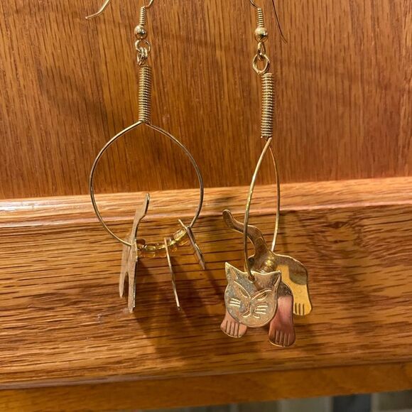 Laser Cut Gold Tone Full Body Cat Earrings Vintage Dat Butt So Cute! - Picture 10 of 12